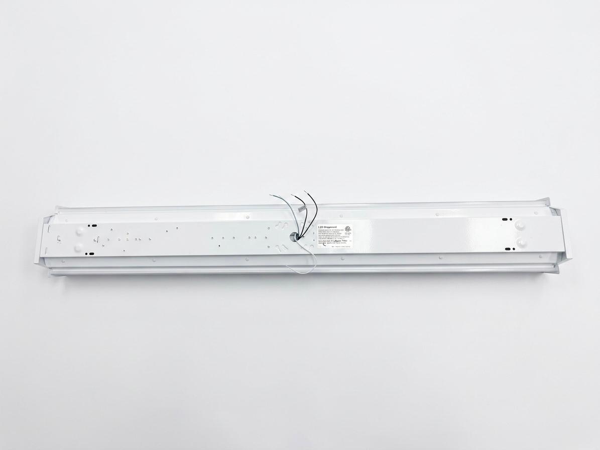 4ft Wraparound Shop Light With Emergency Battery Backup For 90 Mins CCT & Wattage Tunable 120-277V